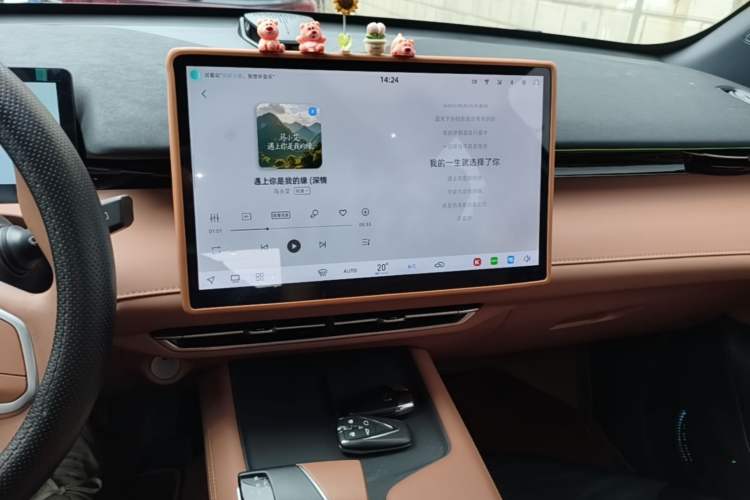 Used CHANGAN UNI-Z 2025 1.5T Luxury Version Audio And AC Panel