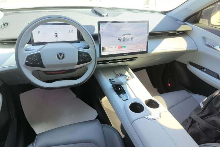 Used CHANGAN UNI-Z 2025 1.5T Luxury Version Audio And AC Panel