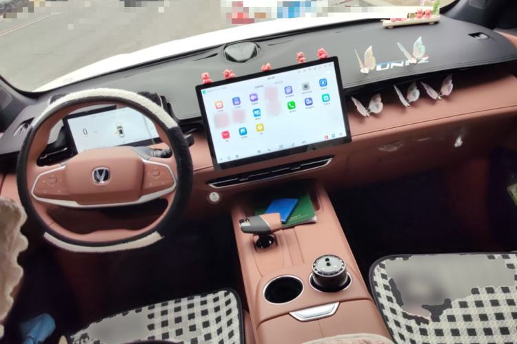 Used CHANGAN UNI-Z 2025 500Bar PRO Center Console