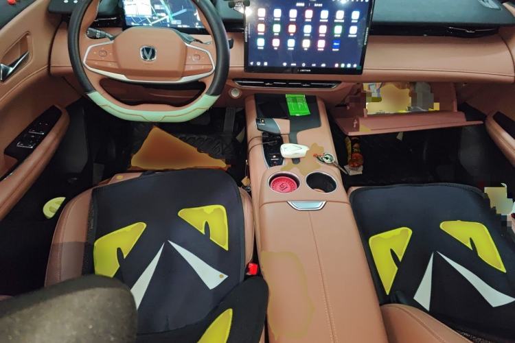 Used CHANGAN UNI-Z 2025 1.5T Luxury Version Center Console