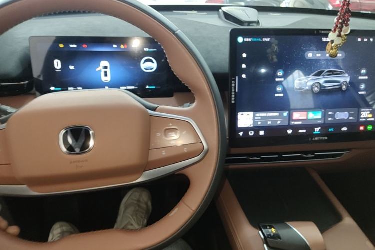 Used CHANGAN UNI-Z 2025 1.5T Luxury Version Center Console