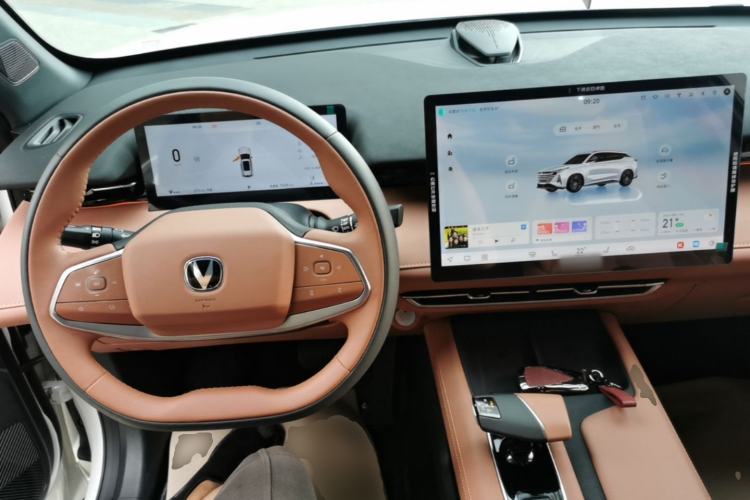 Used CHANGAN UNI-Z 2025 500 Bar MAX Center Console