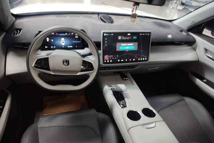 Used CHANGAN UNI-Z 2025 1.5T Luxury Version Center Console