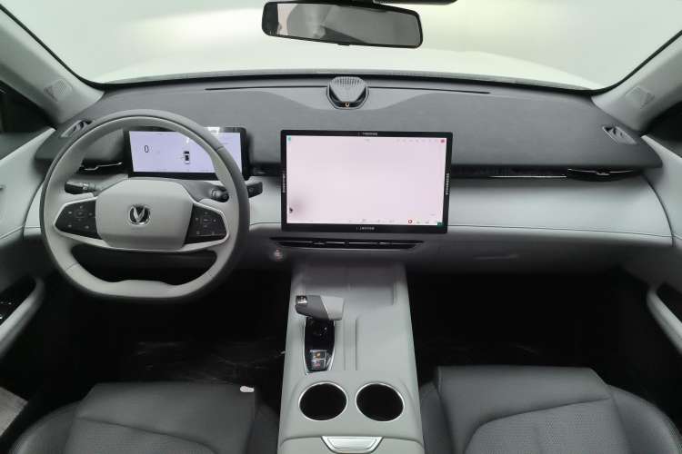 Used CHANGAN UNI-Z 2025 1.5T Premium Edition Center Console