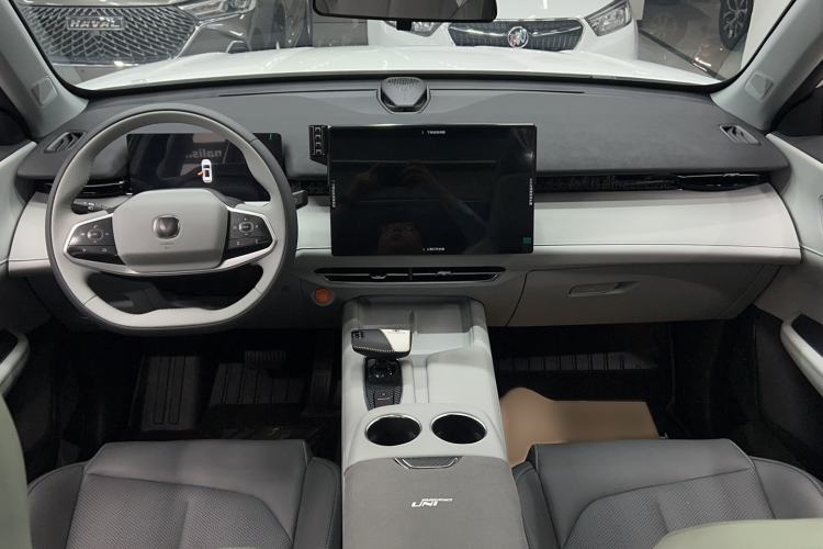Used CHANGAN UNI-Z 2025 1.5T Premium Edition Center Console