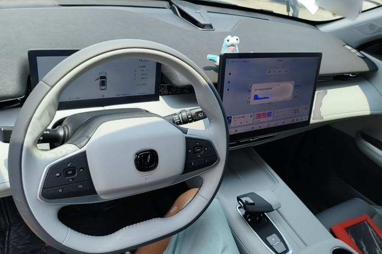 Used CHANGAN UNI-Z 2025 1.5T Premium Edition Center Console