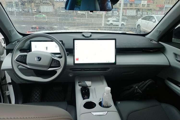 Used CHANGAN UNI-Z 2025 1.5T Luxury Version Center Console