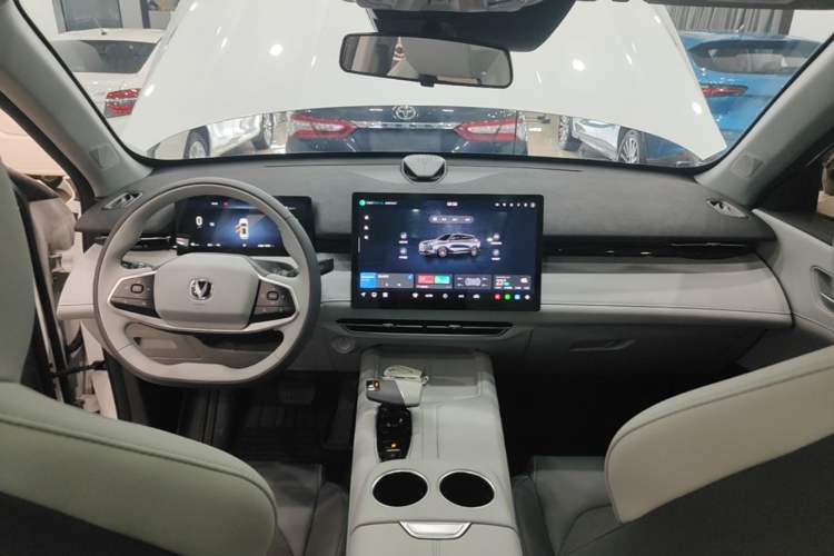 Used CHANGAN UNI-Z 2025 1.5T Luxury Version Center Console