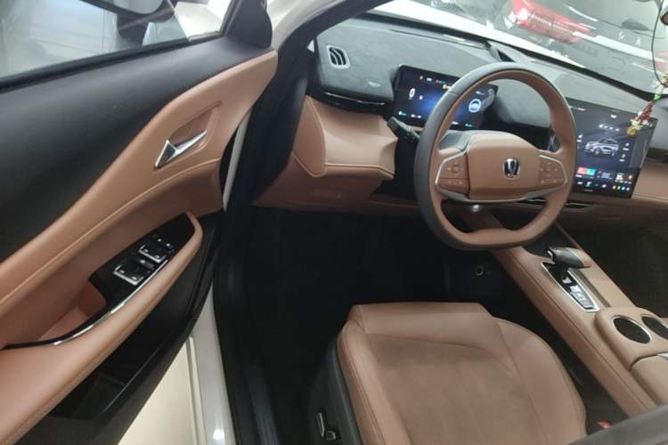 Used CHANGAN UNI-Z 2025 1.5T Luxury Version Driver Seat