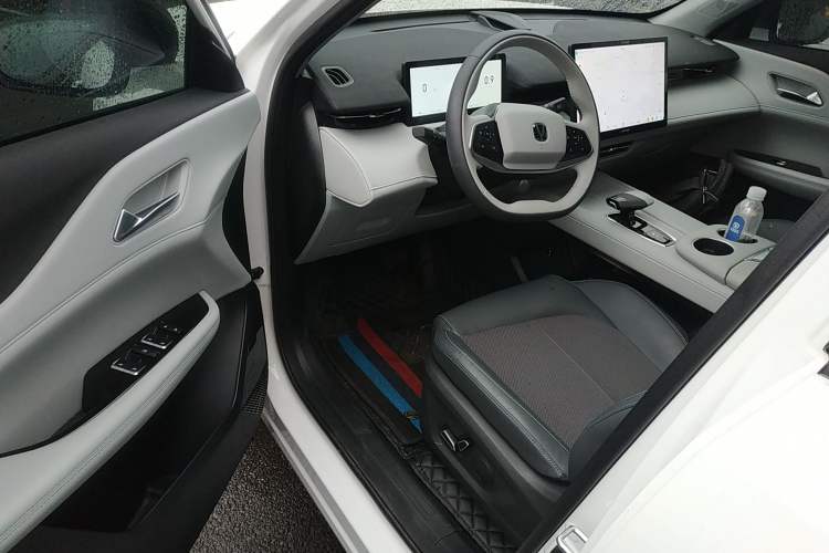 Used CHANGAN UNI-Z 2025 1.5T Luxury Version Driver Seat
