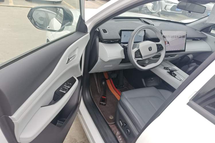 Used CHANGAN UNI-Z 2025 1.5T Premium Edition Driver Seat
