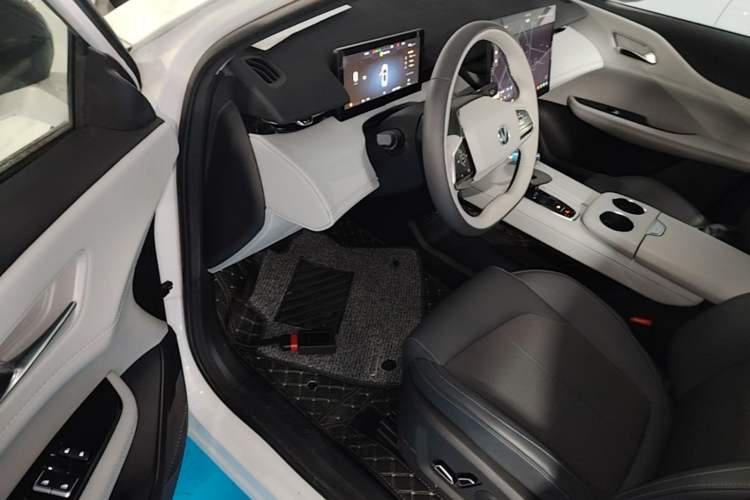 Used CHANGAN UNI-Z 2025 1.5T Luxury Version Driver Seat