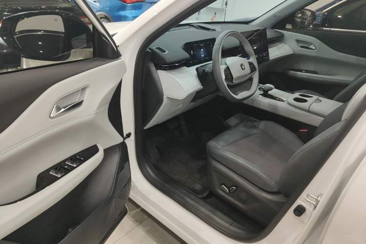 Used CHANGAN UNI-Z 2025 1.5T Luxury Version Driver Seat