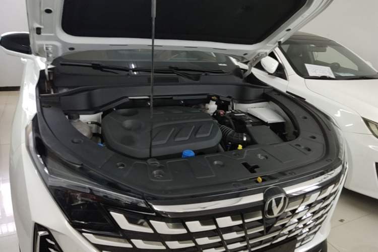 Used CHANGAN UNI-Z 2025 1.5T Luxury Version Engine Bay