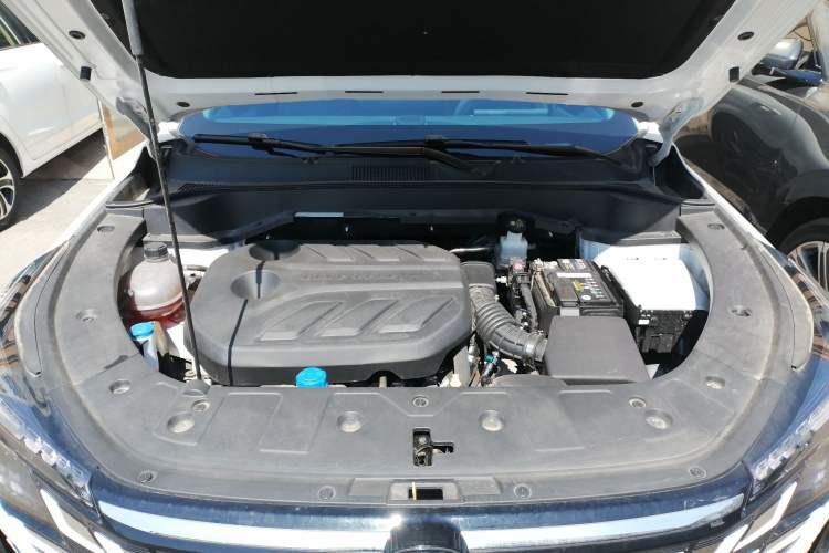 Used CHANGAN UNI-Z 2025 1.5T Luxury Version Engine Bay