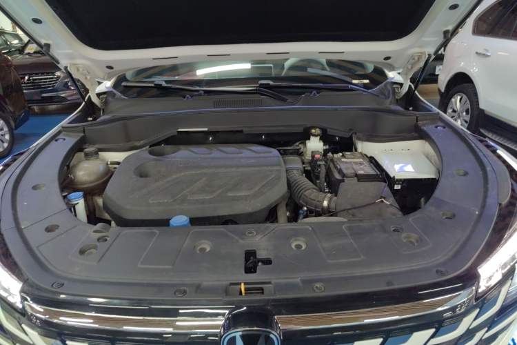 Used CHANGAN UNI-Z 2025 1.5T Premium Edition Engine Bay
