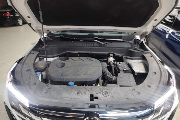 Used CHANGAN UNI-Z 2025 1.5T Luxury Version Engine Bay