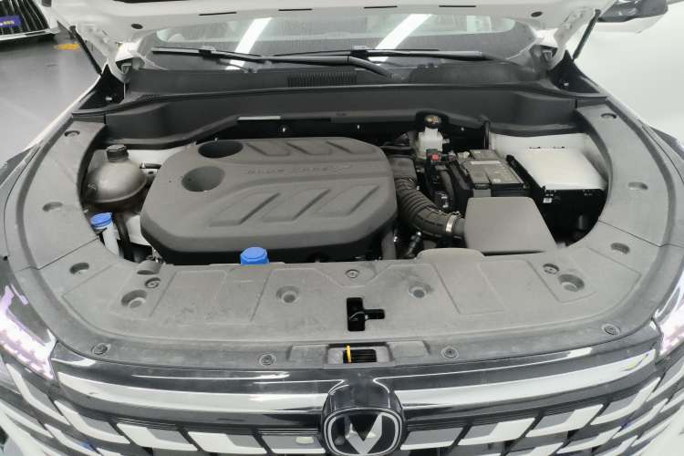 Used CHANGAN UNI-Z 2025 1.5T Premium Edition Engine Bay