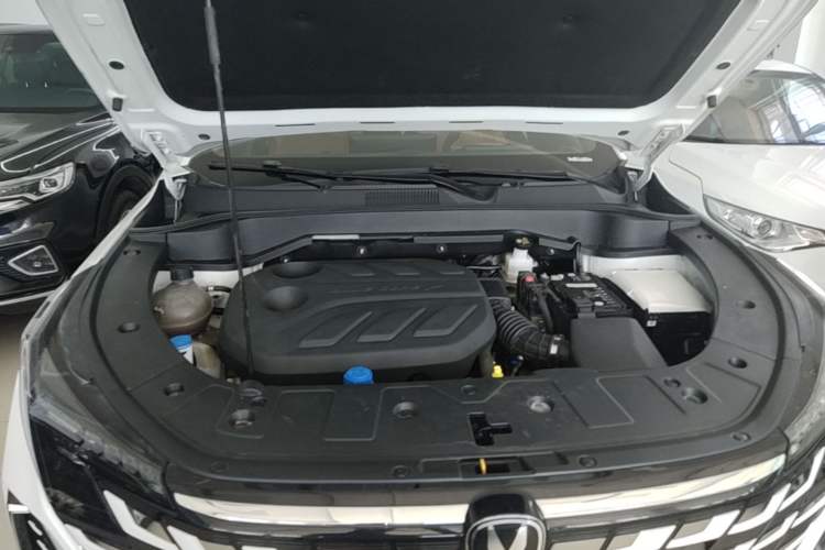 Used CHANGAN UNI-Z 2025 1.5T Luxury Version Engine Bay