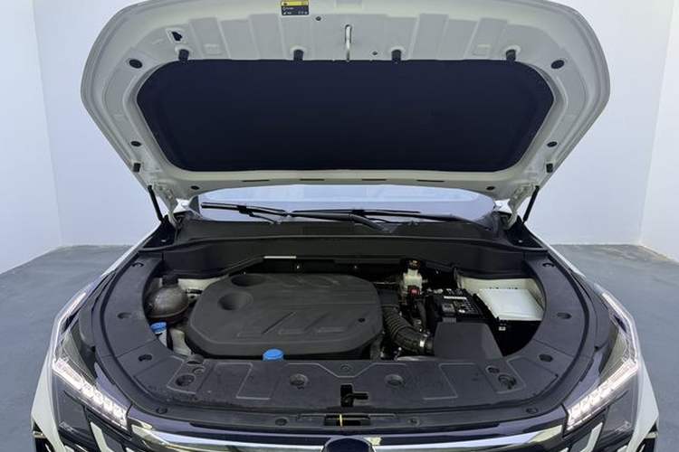 Used CHANGAN UNI-Z 2025 1.5T Premium Edition Engine Bay