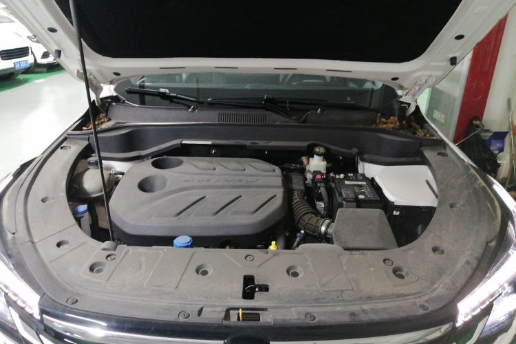 Used CHANGAN UNI-Z 2025 1.5T Luxury Version Engine Bay
