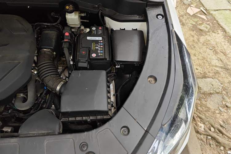 Used CHANGAN UNI-Z 2025 1.5T Luxury Version Engine Bay Left