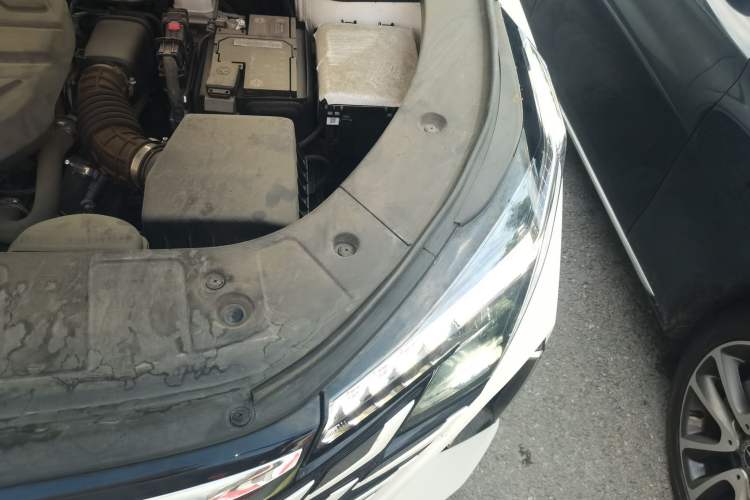 Used CHANGAN UNI-Z 2025 1.5T Premium Edition Engine Bay Left