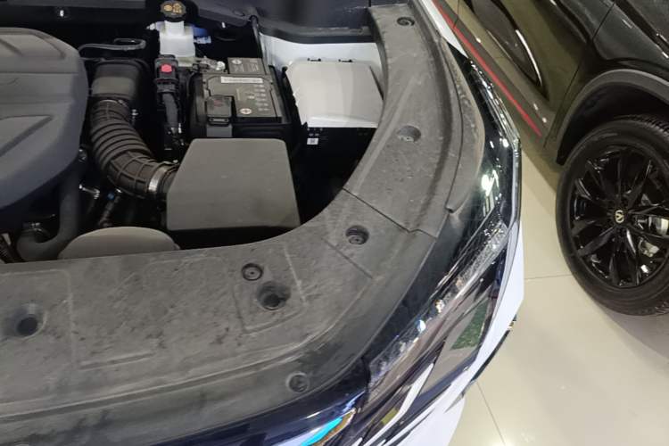 Used CHANGAN UNI-Z 2025 1.5T Premium Edition Engine Bay Left