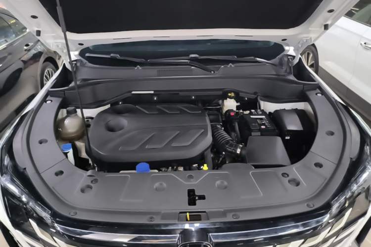 Used CHANGAN UNI-Z 2025 1.5T Luxury Version Engine Bay