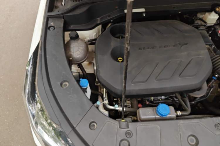 Used CHANGAN UNI-Z 2025 1.5T Luxury Version Engine Bay Right