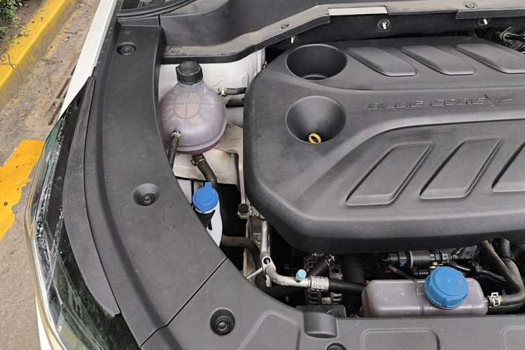 Used CHANGAN UNI-Z 2025 1.5T Premium Edition Engine Bay Right