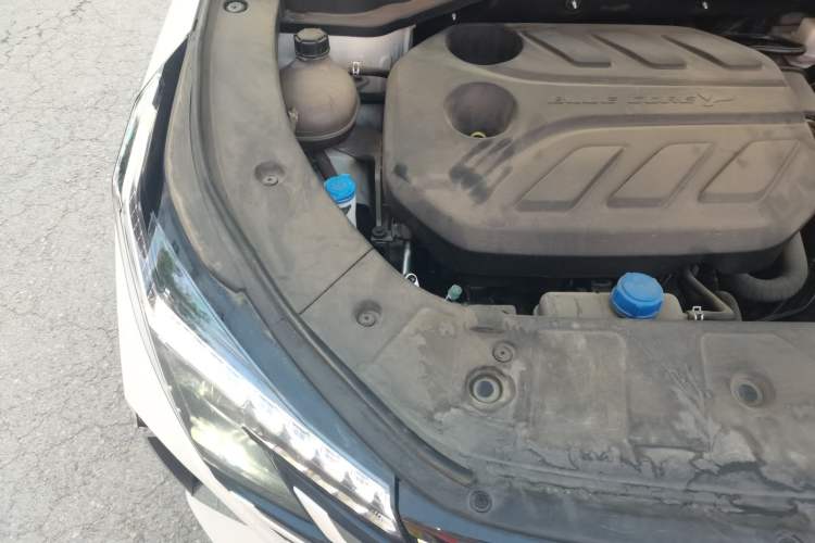 Used CHANGAN UNI-Z 2025 1.5T Premium Edition Engine Bay Right