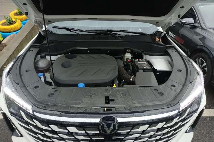 Used CHANGAN UNI-Z 2025 1.5T Luxury Version Engine Bay