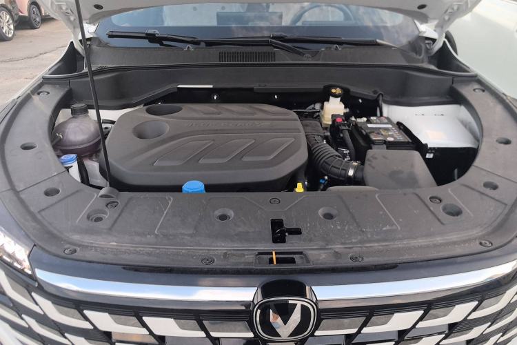 Used CHANGAN UNI-Z 2025 1.5T Luxury Version Engine Bay