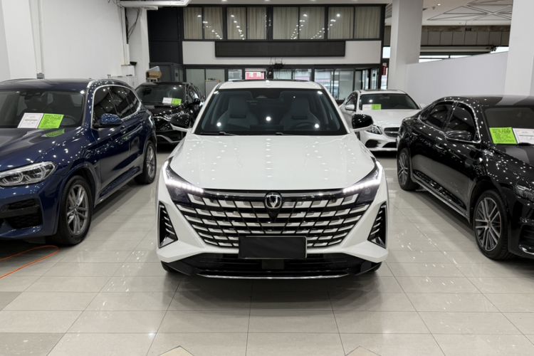 Used CHANGAN UNI-Z 2025 1.5T Luxury Version Exterior 2