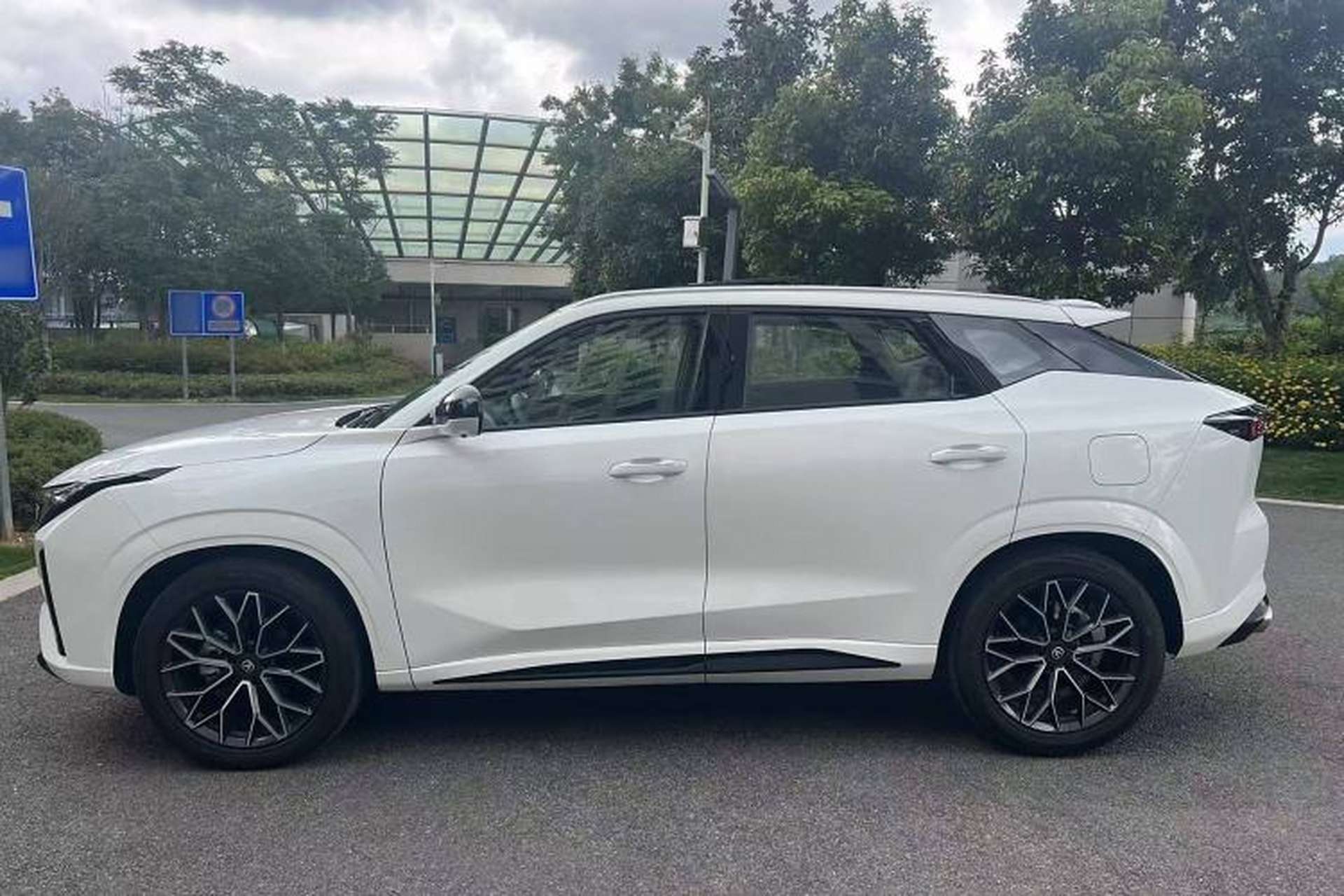 Used CHANGAN UNI-Z 2025 1.5T Premium Edition Exterior 3