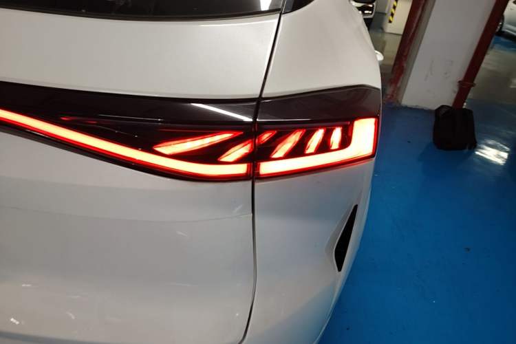 Used CHANGAN UNI-Z 2025 1.5T Luxury Version Exterior 3