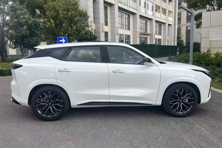 Used CHANGAN UNI-Z 2025 1.5T Premium Edition Exterior 4