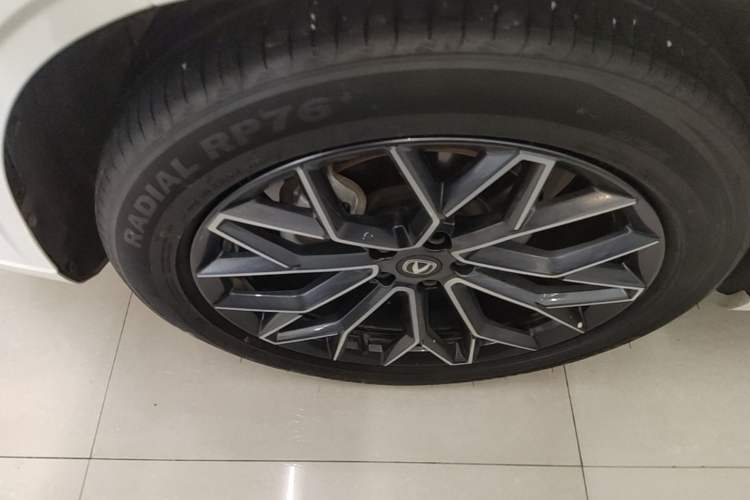 Used CHANGAN UNI-Z 2025 1.5T Luxury Version Exterior 4