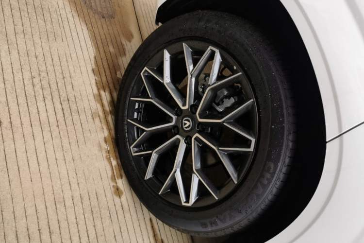 Used CHANGAN UNI-Z 2025 500 Bar MAX Exterior 5