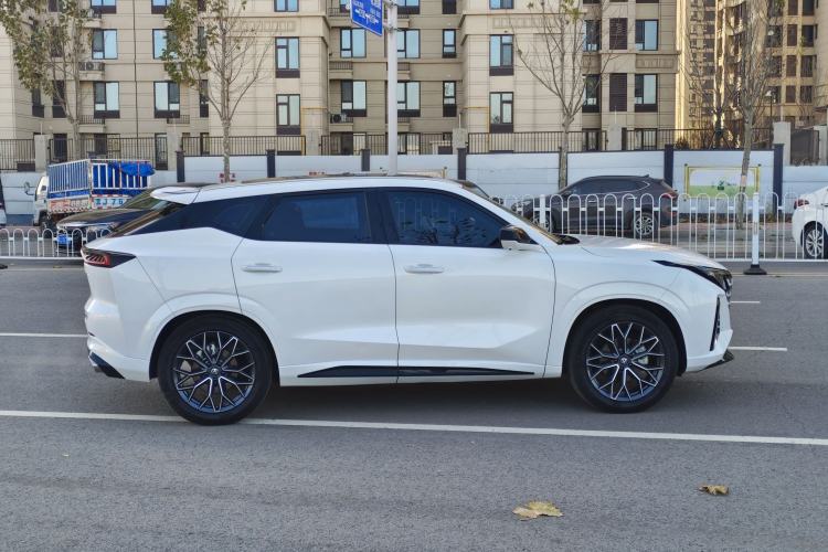Used CHANGAN UNI-Z 2025 1.5T Premium Edition Exterior 5