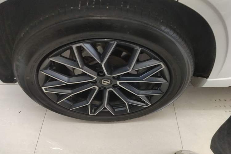 Used CHANGAN UNI-Z 2025 1.5T Luxury Version Exterior 5