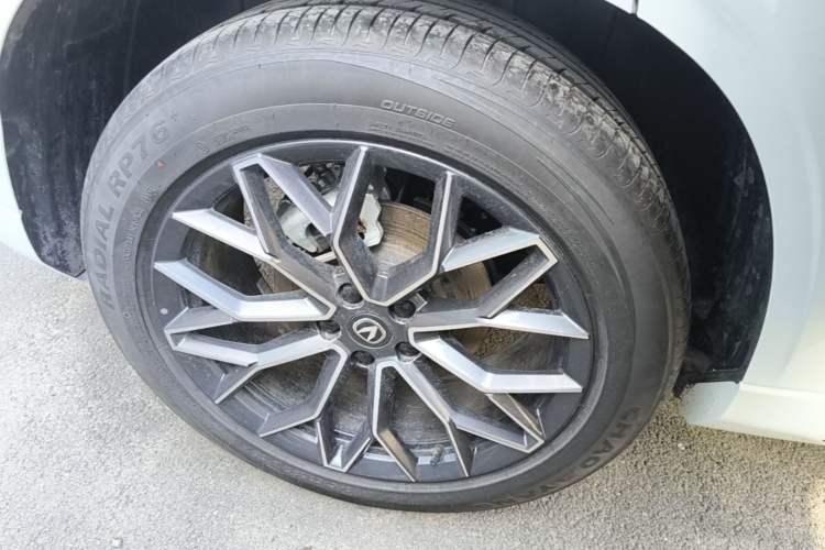 Used CHANGAN UNI-Z 2025 1.5T Luxury Version Exterior 5