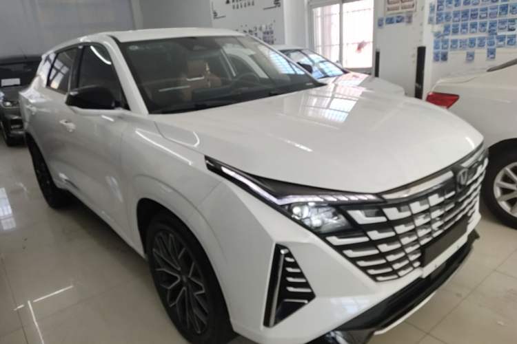 Used CHANGAN UNI-Z 2025 1.5T Luxury Version Front Right 45 Deg