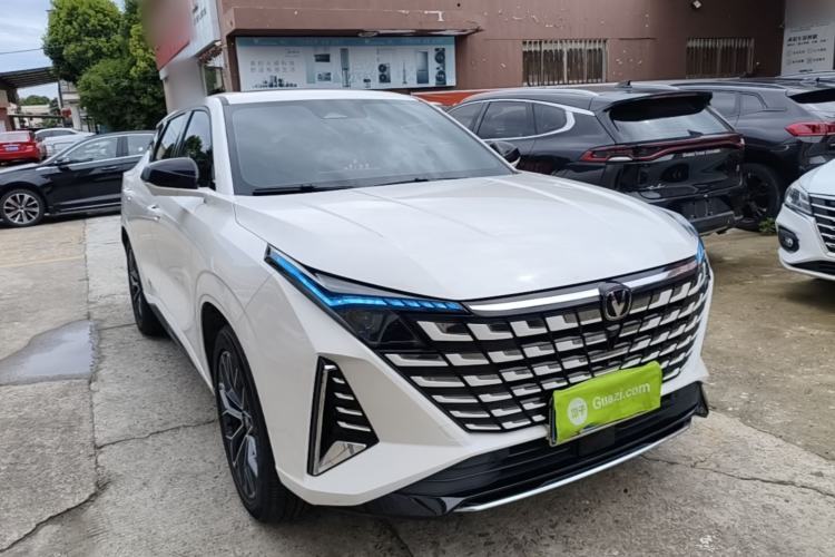 Used CHANGAN UNI-Z 2025 1.5T Luxury Version Front Right 45 Deg