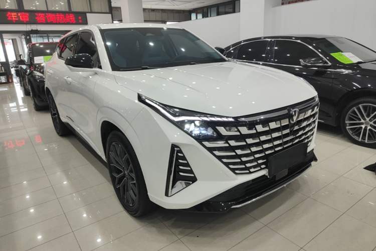 Used CHANGAN UNI-Z 2025 1.5T Luxury Version Front Right 45 Deg