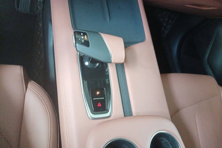 Used CHANGAN UNI-Z 2025 1.5T Premium Edition Gear Lever