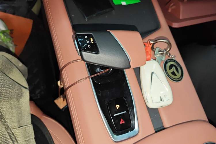 Used CHANGAN UNI-Z 2025 1.5T Luxury Version Gear Lever