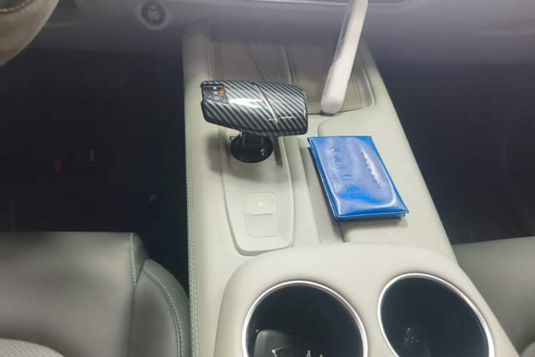 Used CHANGAN UNI-Z 2025 1.5T Premium Edition Gear Lever