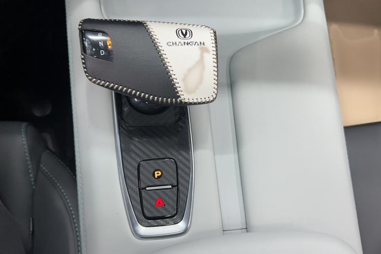 Used CHANGAN UNI-Z 2025 1.5T Premium Edition Gear Lever